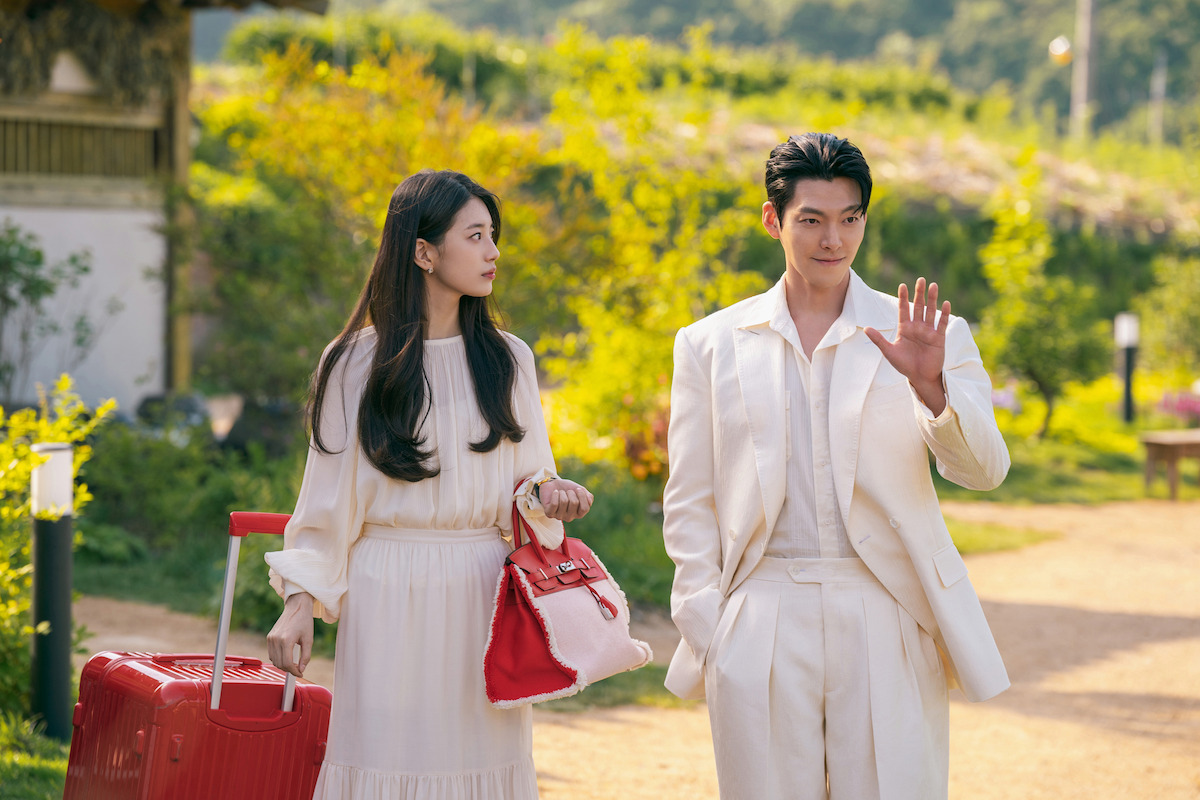 Suzy como Ka-young e Kim Woo-bin como Iblis