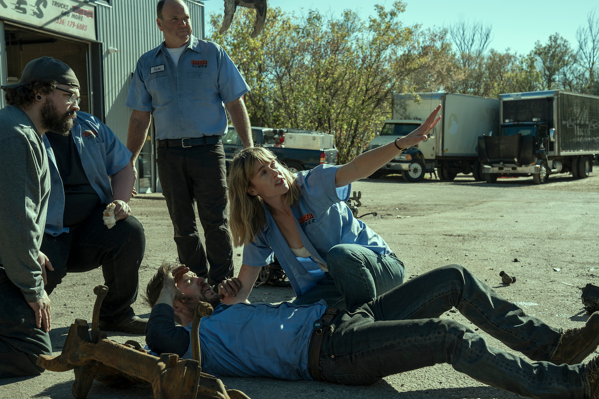 Taylor Kitsch as Glen Kryger, Carolina Bartczak as Lily Kryger