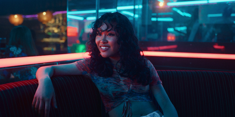 Jessie Mae Alonso as Carli sits at a booth in a pub in Season 1 of 'Everything Now.'