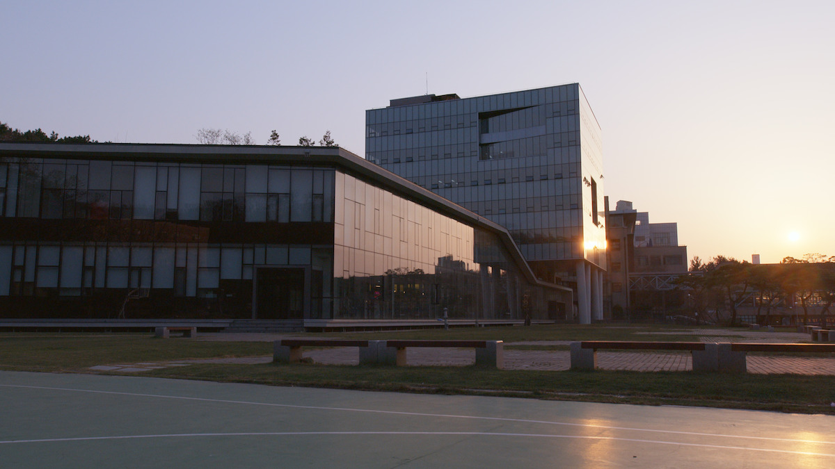 The Korean Independent School of Seoul in ‘XO, Kitty’