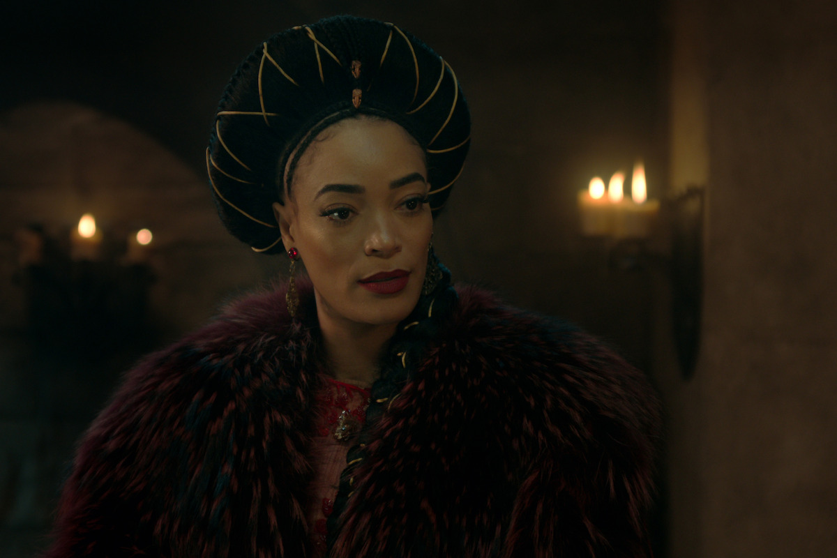 Cassie Clare como Filippa Eilhart na temporada 4 de ‘The Witcher’.