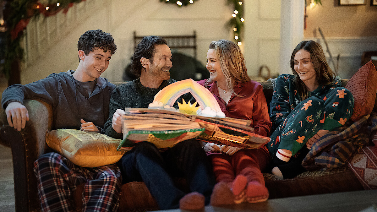 A Merry Little Ex-Mas. (L-R) Wilder Hudson as Gabriel, Oliver Hudson as Everett, Alicia Silverstone as Kate and Emily Hall as Sienna in A Merry Little Ex-Mas. Cr. Marni Grossman/Netflix © 2025