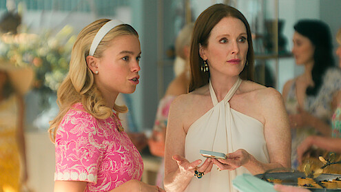 Milly Alcock como Simone, Julianne Moore como Michaela em ‘Sereias’
